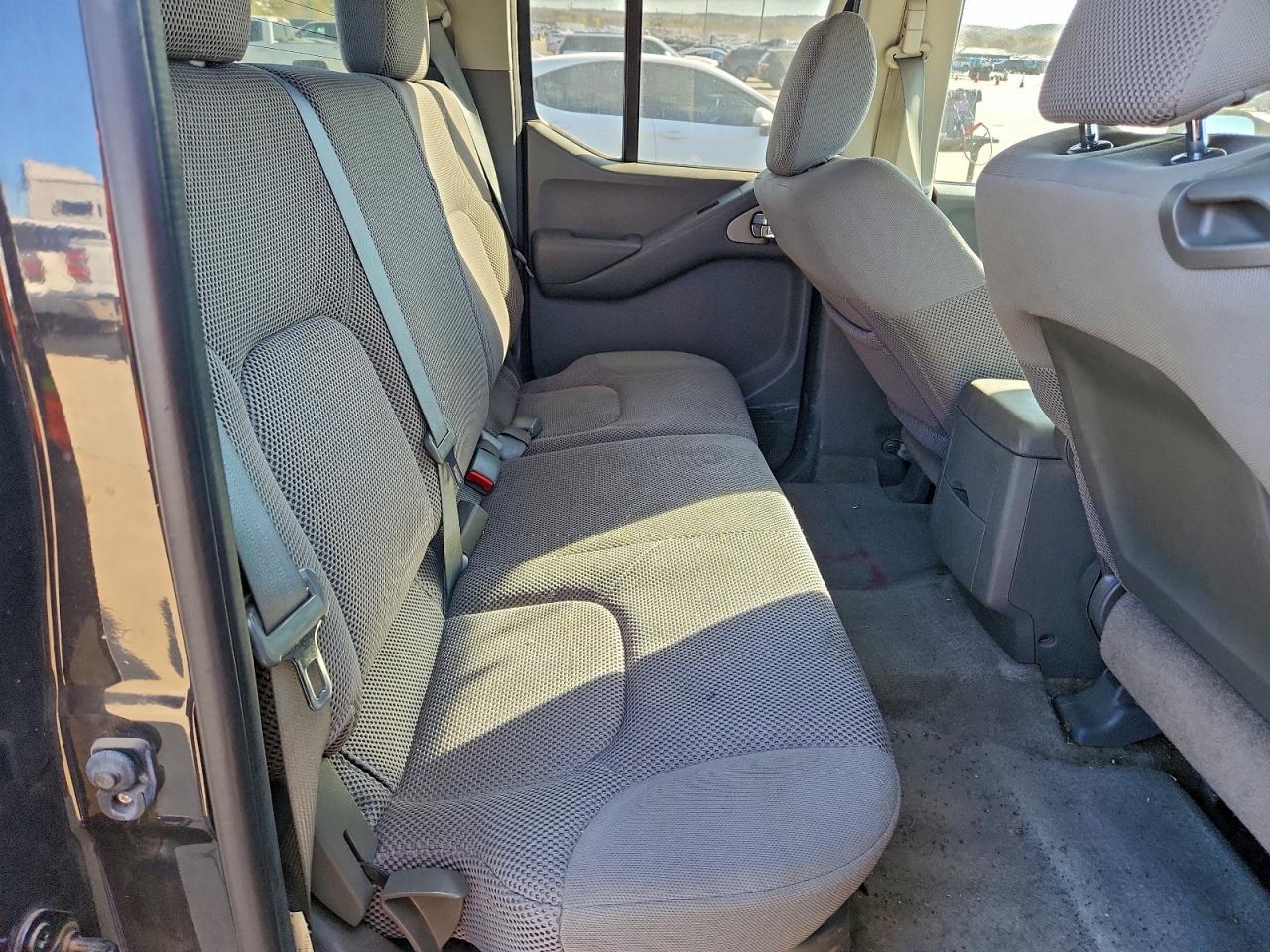 2012 Nissan Frontier s