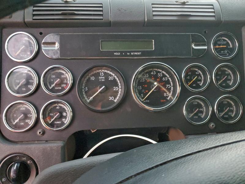 2013 Freigliner 2013 Freightliner Cascadia 125 Semi Truck