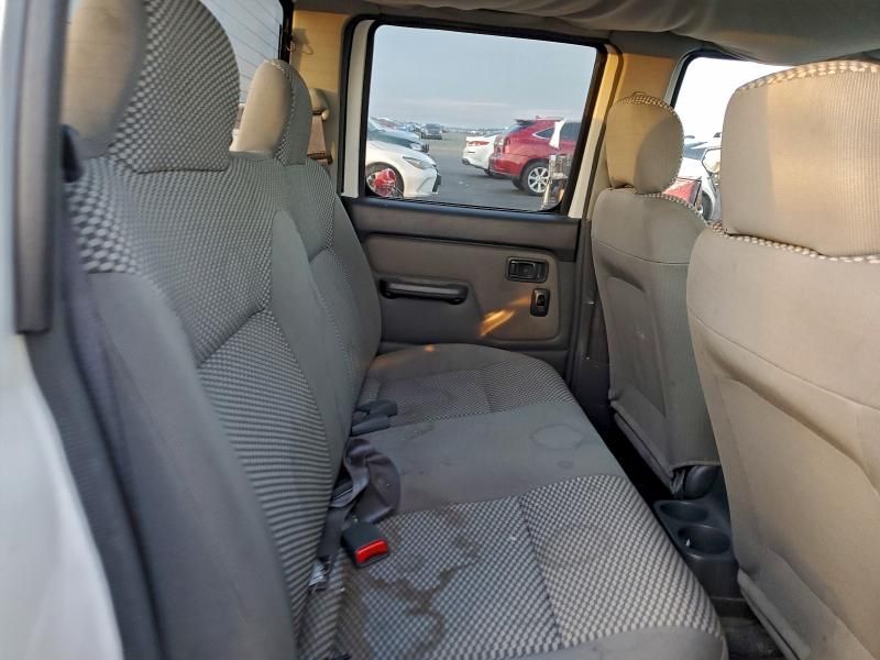 2001 Nissan Frontier Crew cab xe