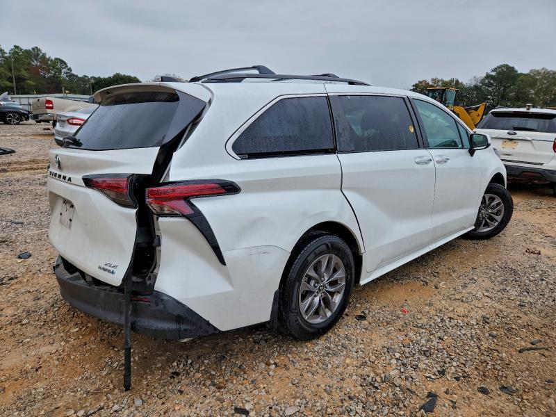 2022 Toyota Sienna xle