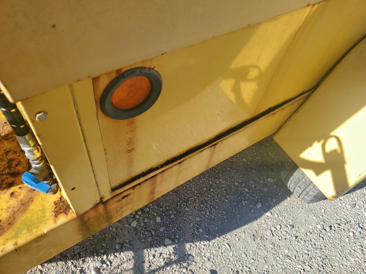 1998 Holt Kamp Manhole Support Trailer
