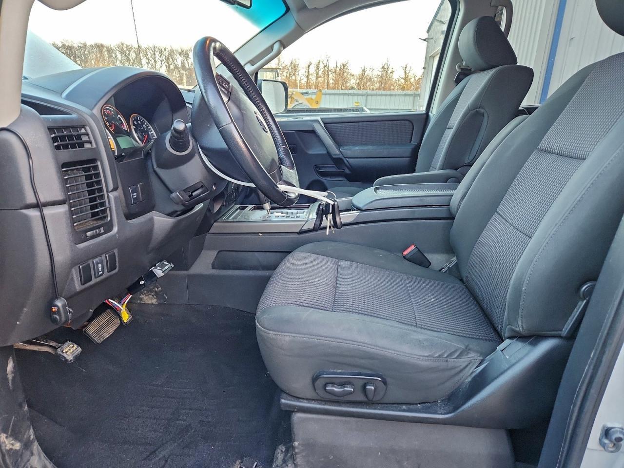 2012 Nissan Titan SV