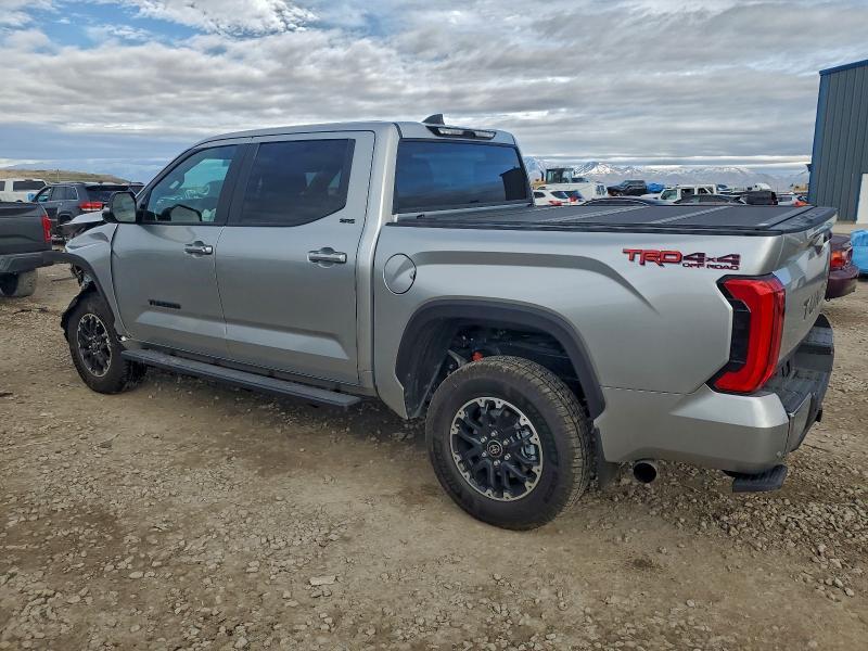 2025 Toyota Tundra Crewmax sr