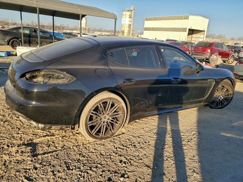 2016 Porsche Panamera 2
