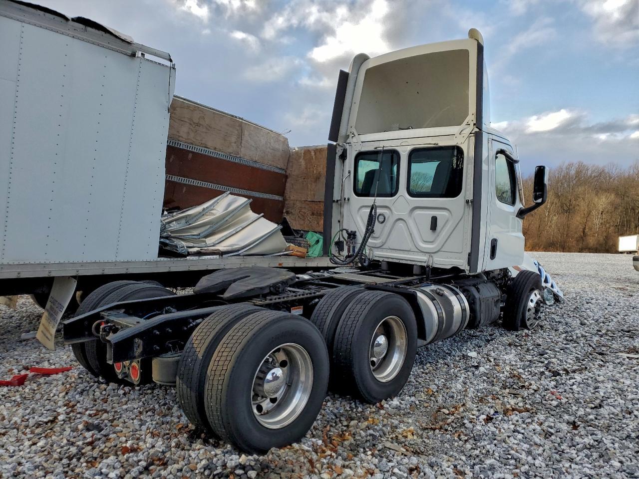 2024 Freightliner Cascadia 126 Semi Truck