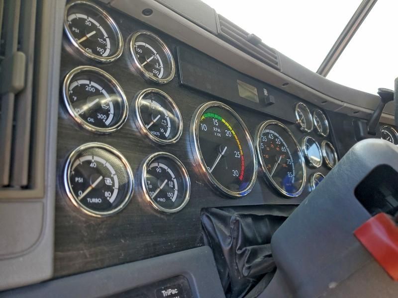 2018 Freightliner Columbia Semi Truck