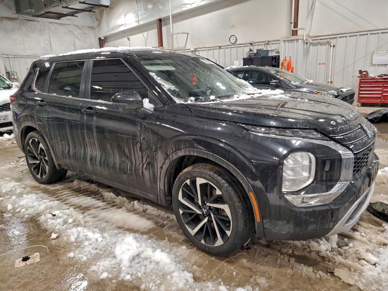 2022 Mitsubishi Outlander se