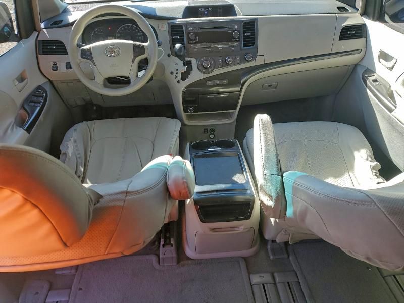 2011 Toyota Sienna le