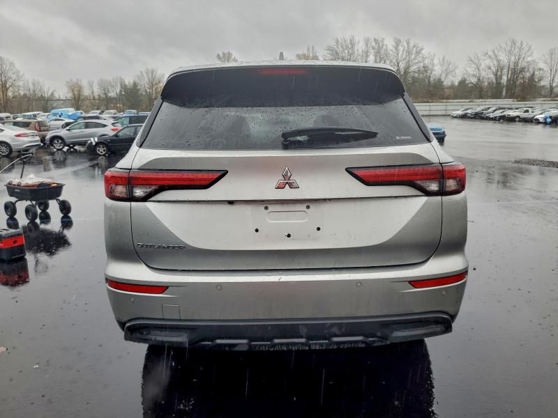2024 Mitsubishi Outlander es
