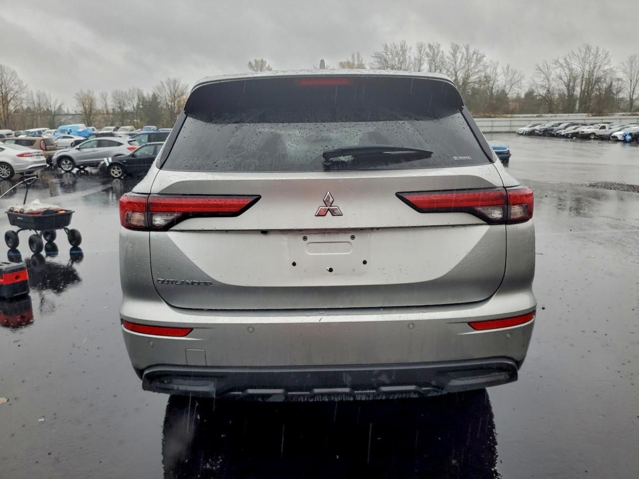 2024 Mitsubishi Outlander es