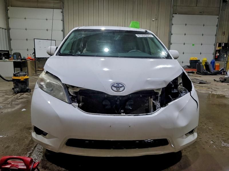2013 Toyota Sienna le