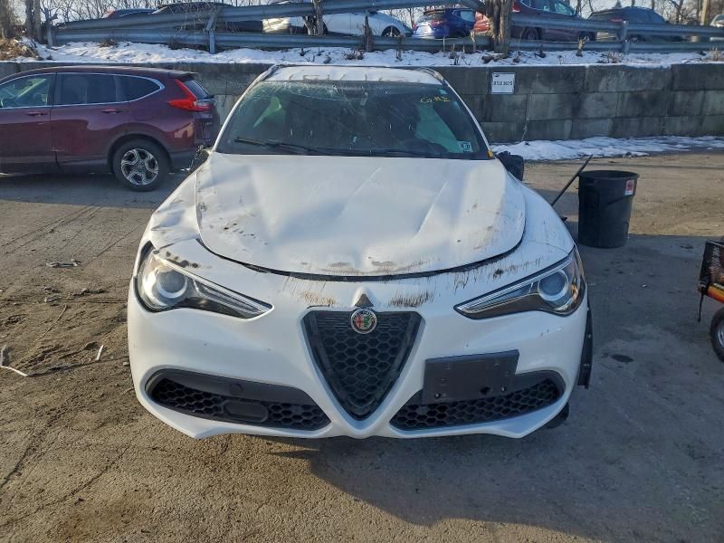 2022 Alfa Romeo Stelvio