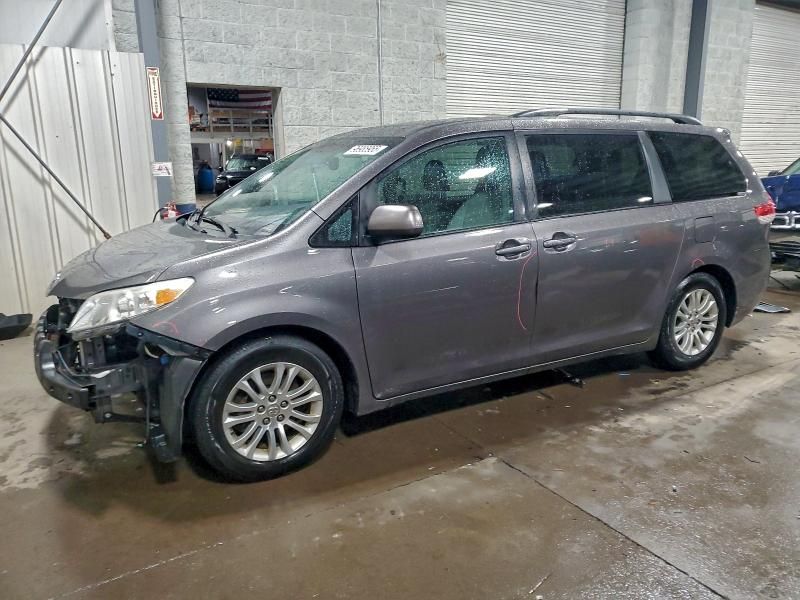 2013 Toyota Sienna xle