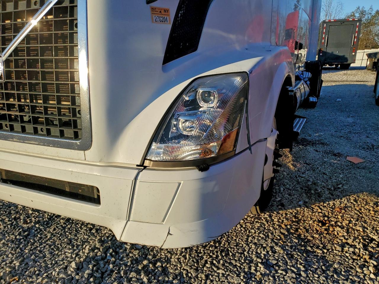 2013 Volvo VNL Semi Truck