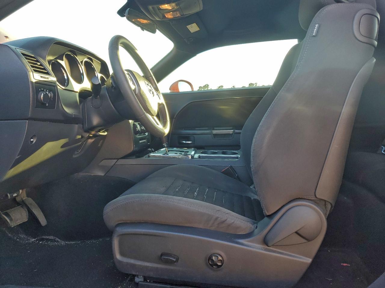 2014 Dodge Challenger sxt