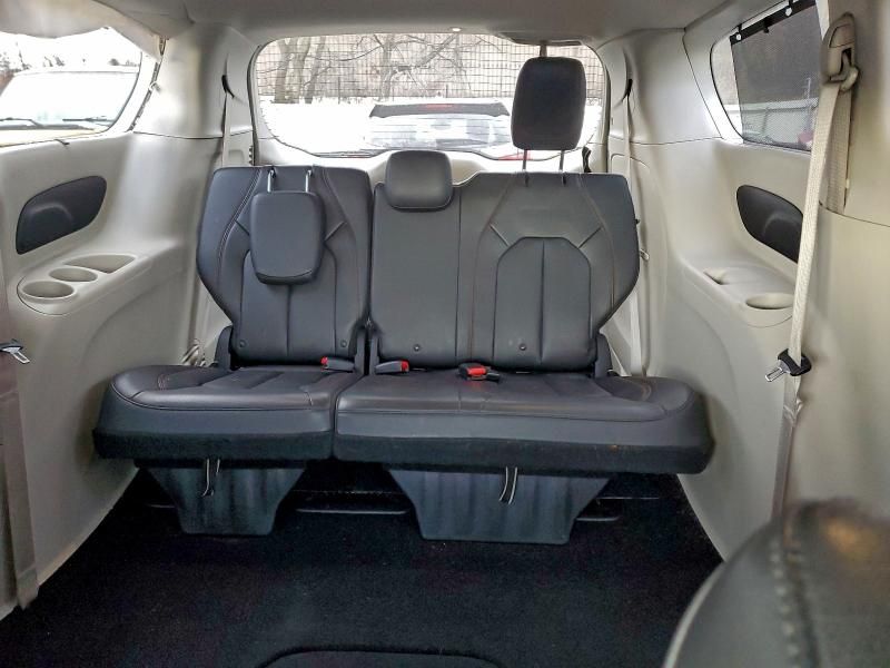 2017 Chrysler Pacifica Touring l