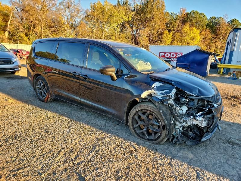 2020 Chrysler Pacifica Touring