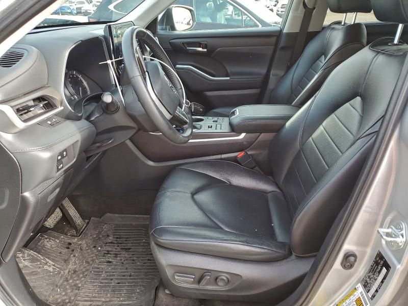 2023 Toyota Highlander l