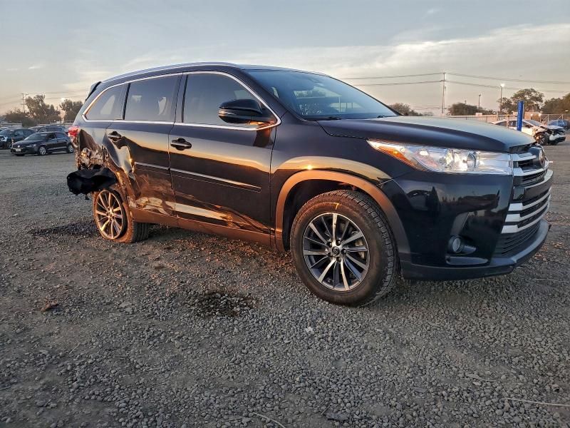 2019 Toyota Highlander se
