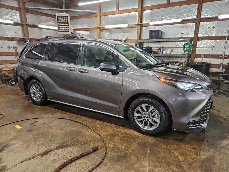 2022 Toyota Sienna le