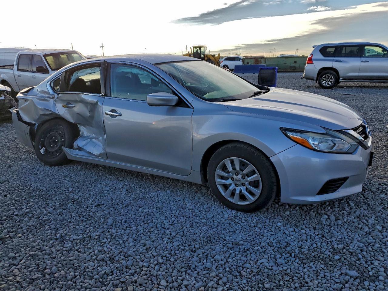 2016 Niss Altima 2.5