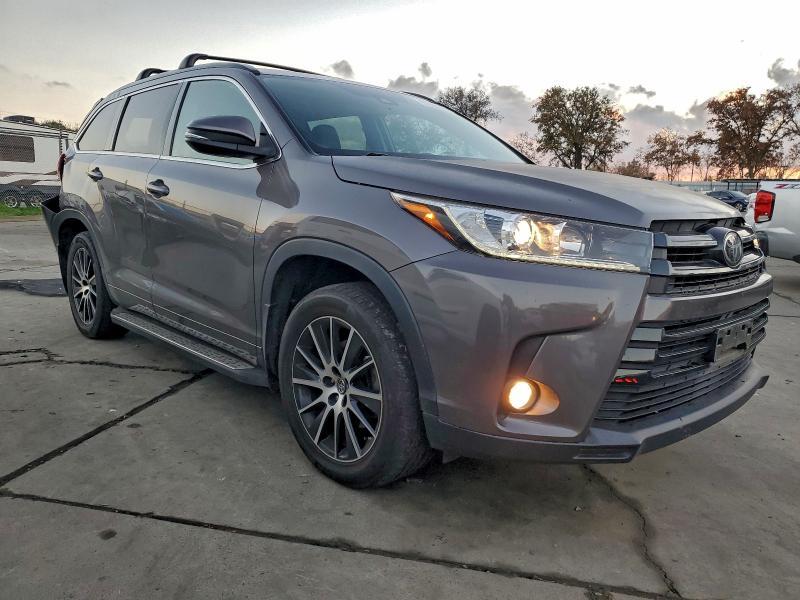 2017 Toyota Highlander se