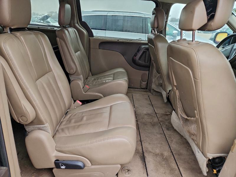 2013 Chrysler Town & Country Touring l