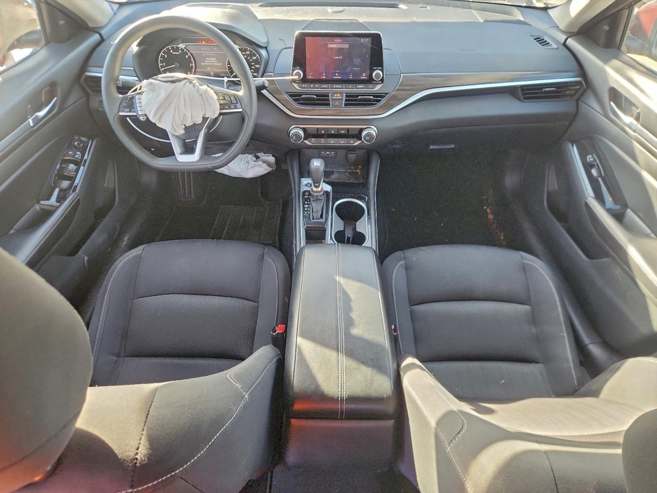 2023 Niss Altima 2.5 sv