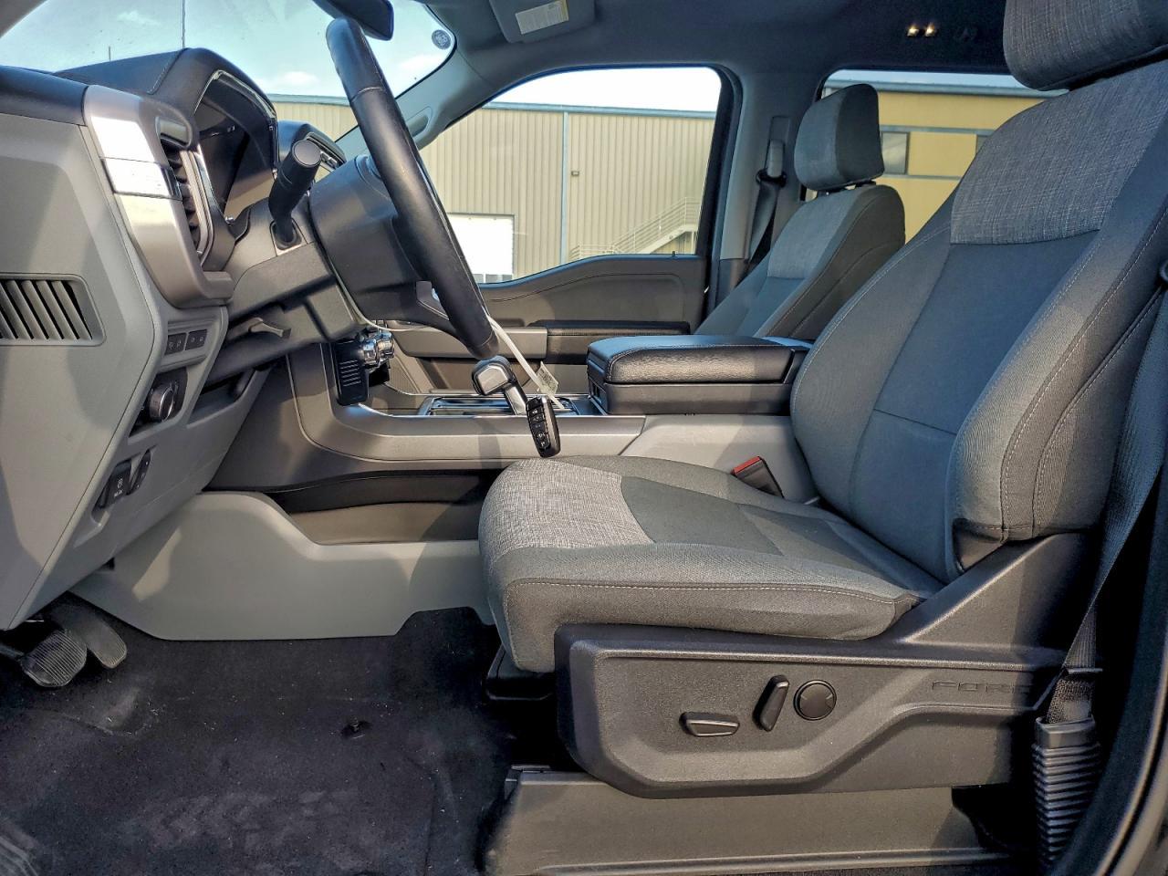 2023 Ford F150 Lightning pro