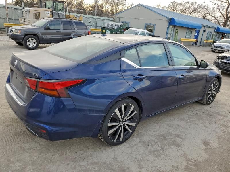2022 Nissan Altima sr