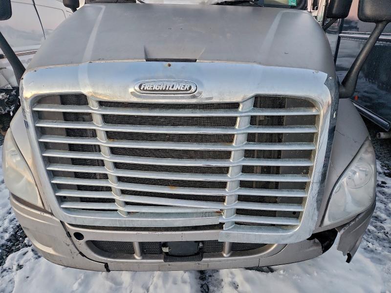 2016 Freightliner Cascadia 125 Semi Truck