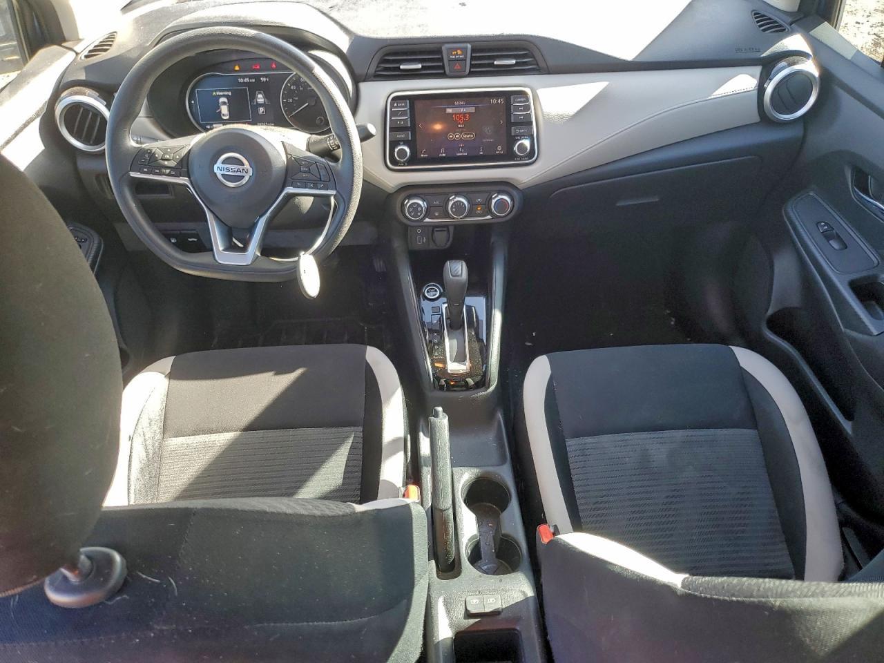 2022 Nissan Versa sv