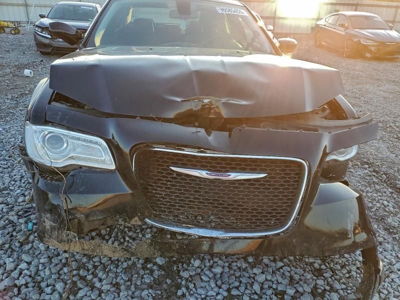 2019 Chrysler 300 Touring