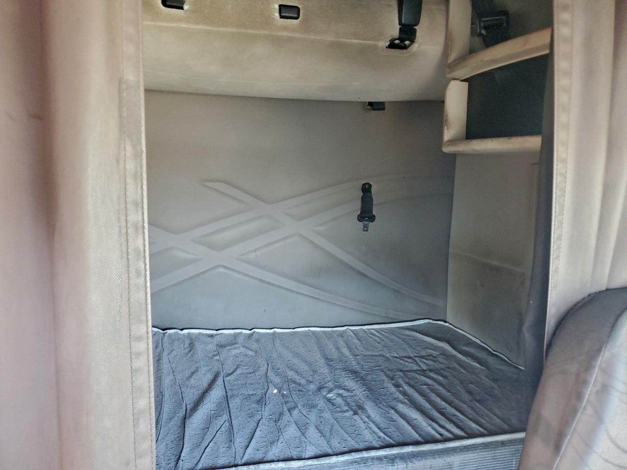 2014 Volvo VNL Semi Truck