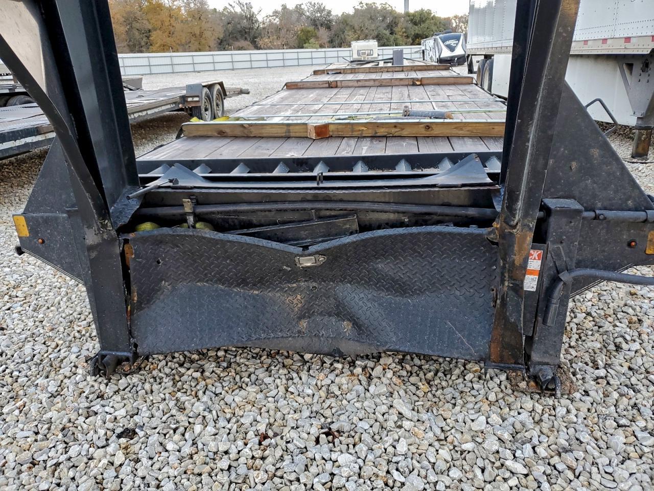 2025 Trail Maxx Gooseneck