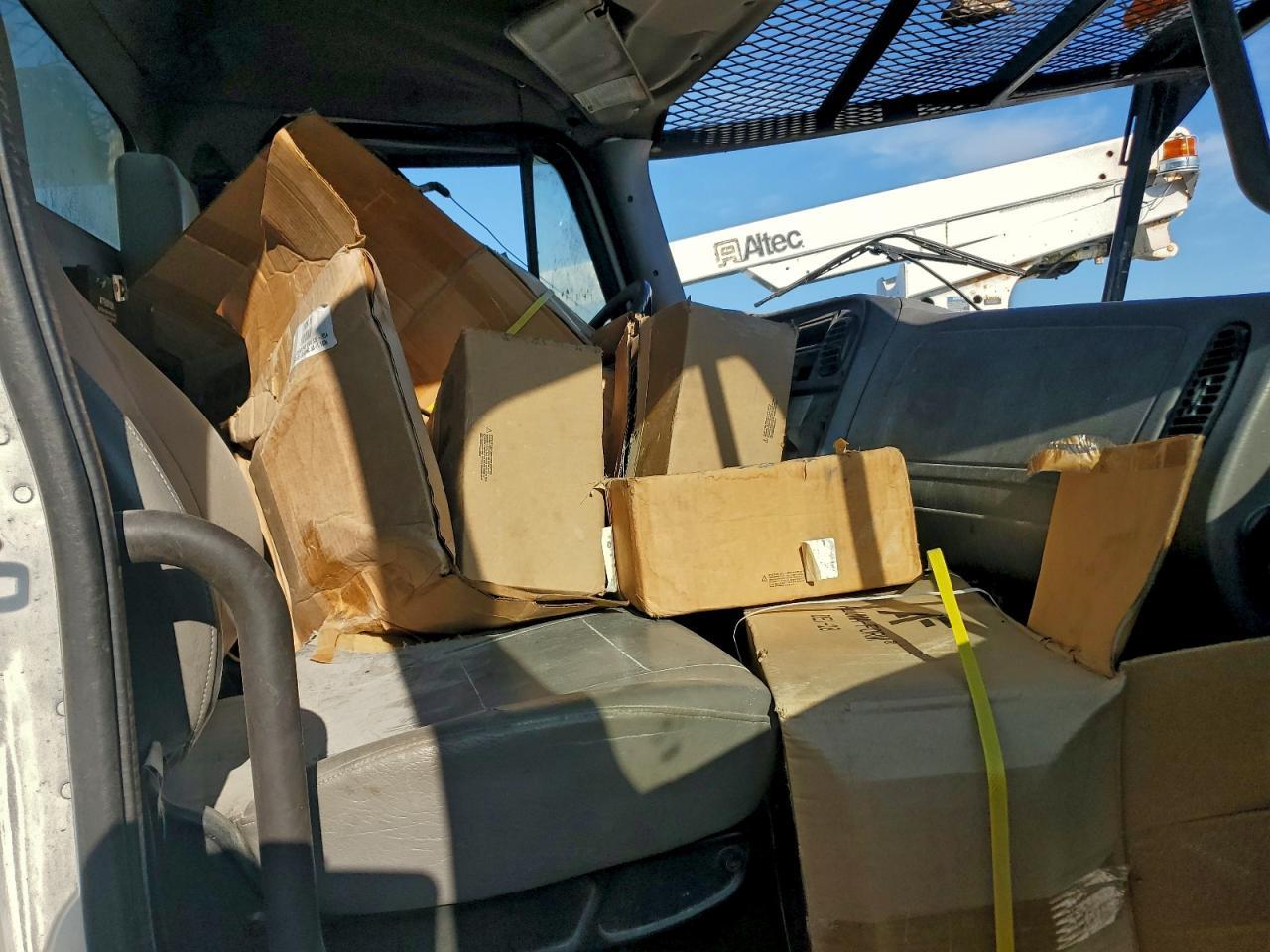 2019 Freigliner 2019 Freightliner Business Class M2 Digger Derrick