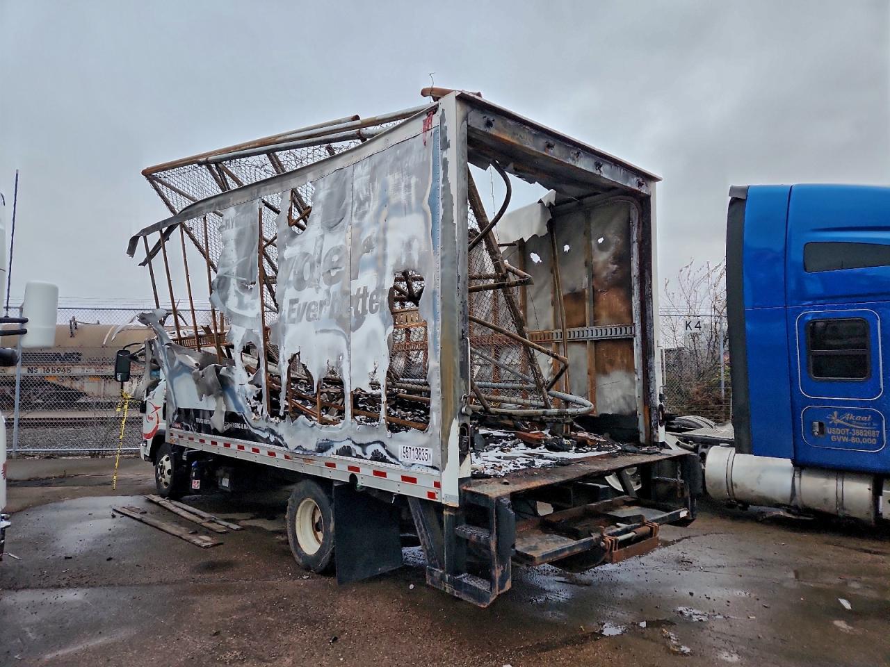 2018 Isuzu NPR BOX Truck