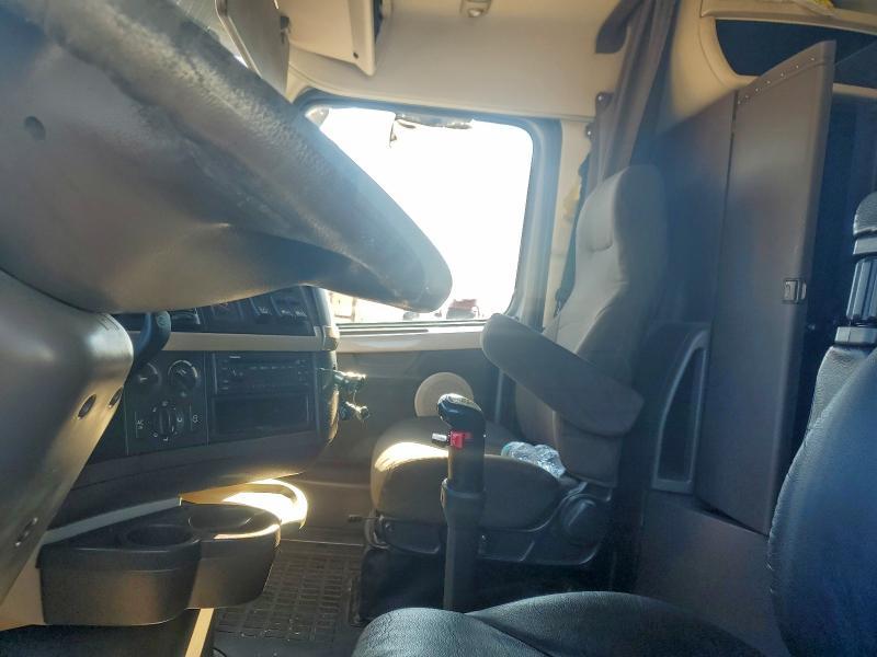 2014 Volv O VNL Semi Truck