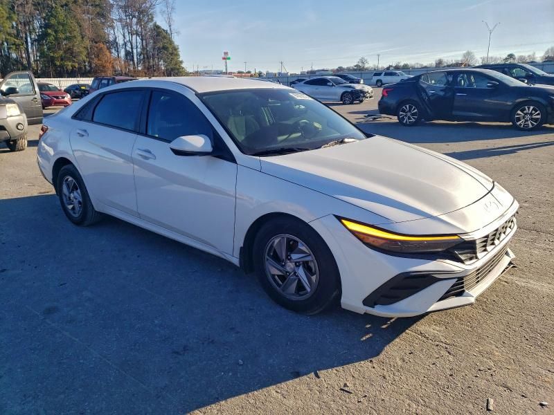 2024 Hyundai Elantra se
