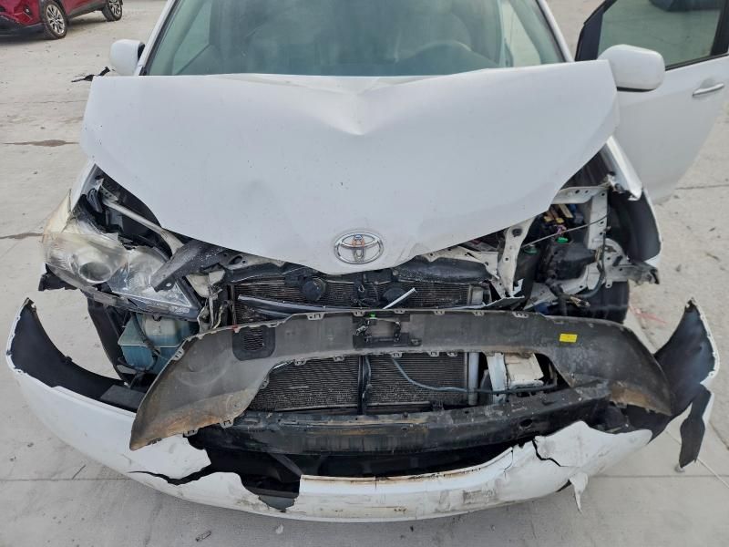 2012 Toyota Sienna xle