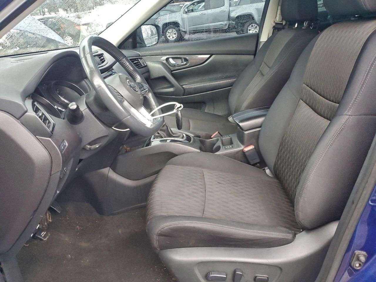 2017 Nissan Rogue sv