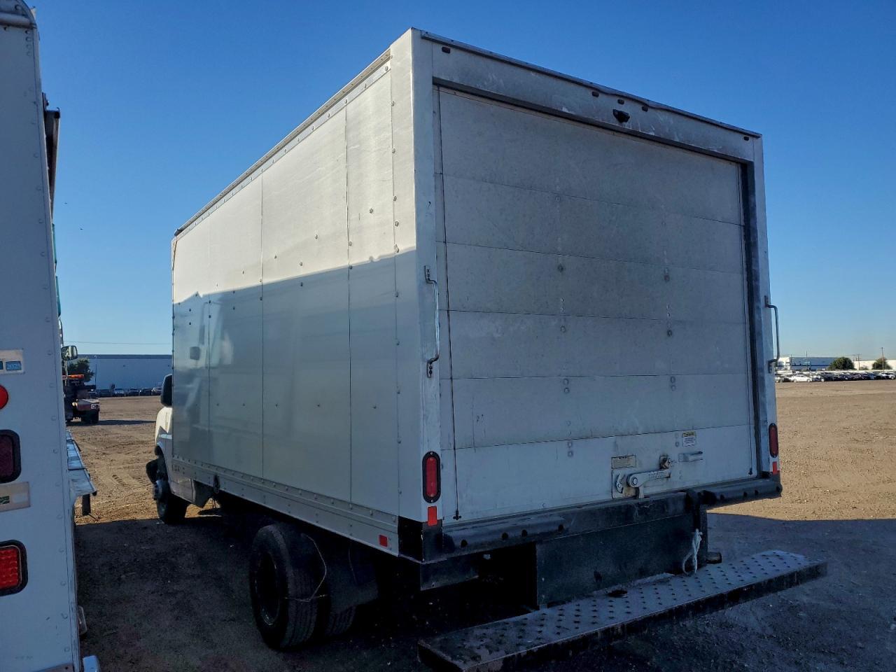 2019 GMC Savana CUT-BOX Truck