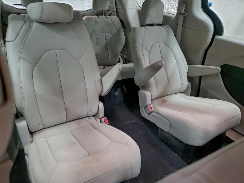 2017 Chrysler Pacifica lx