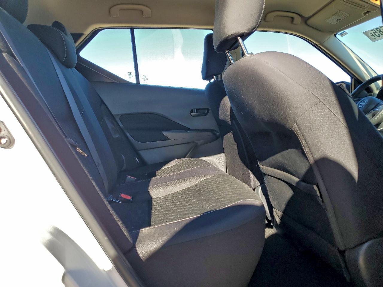 2022 Nissan Kicks s