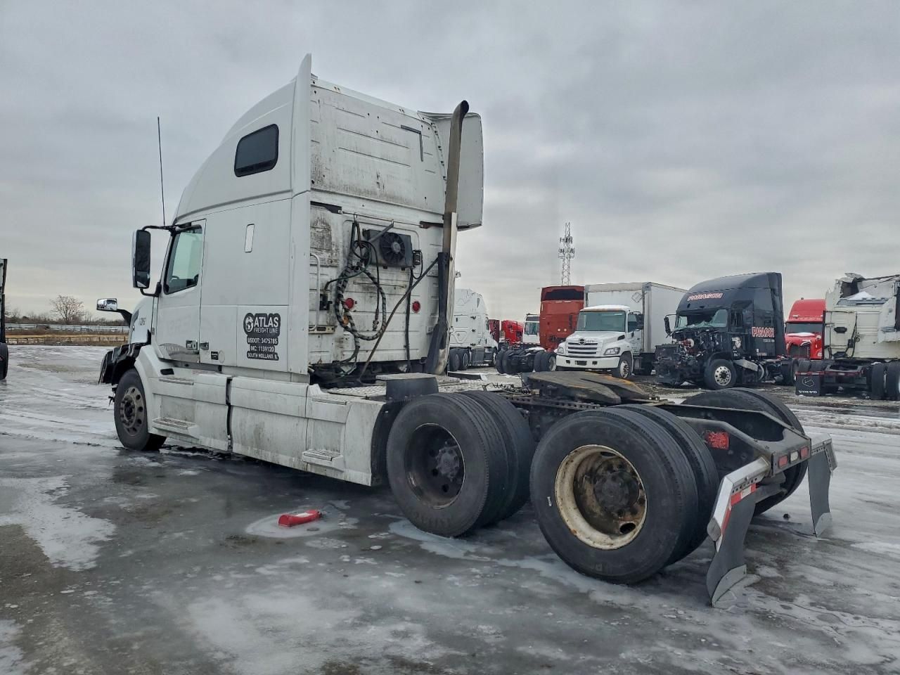 2010 Volvo VNL Semi Truck
