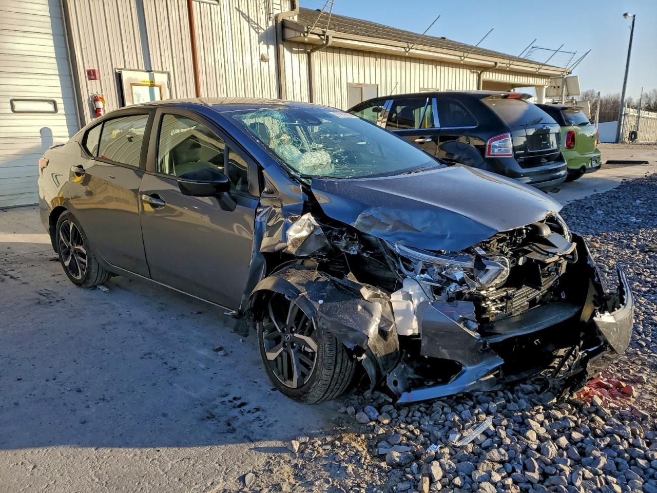 2025 Nissan Versa sr