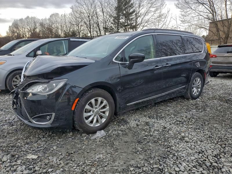 2017 Chrysler Pacifica Touring l