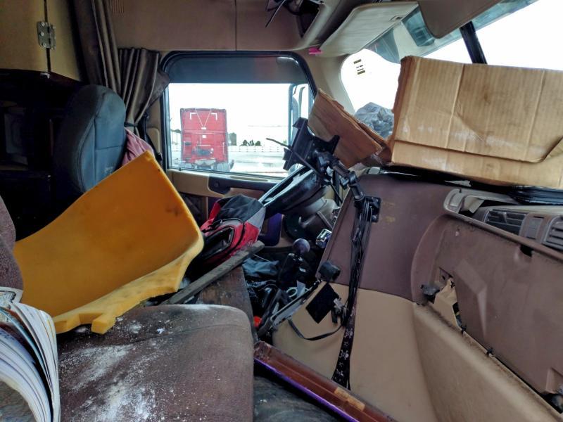 2015 Freightliner Coronado Semi Truck