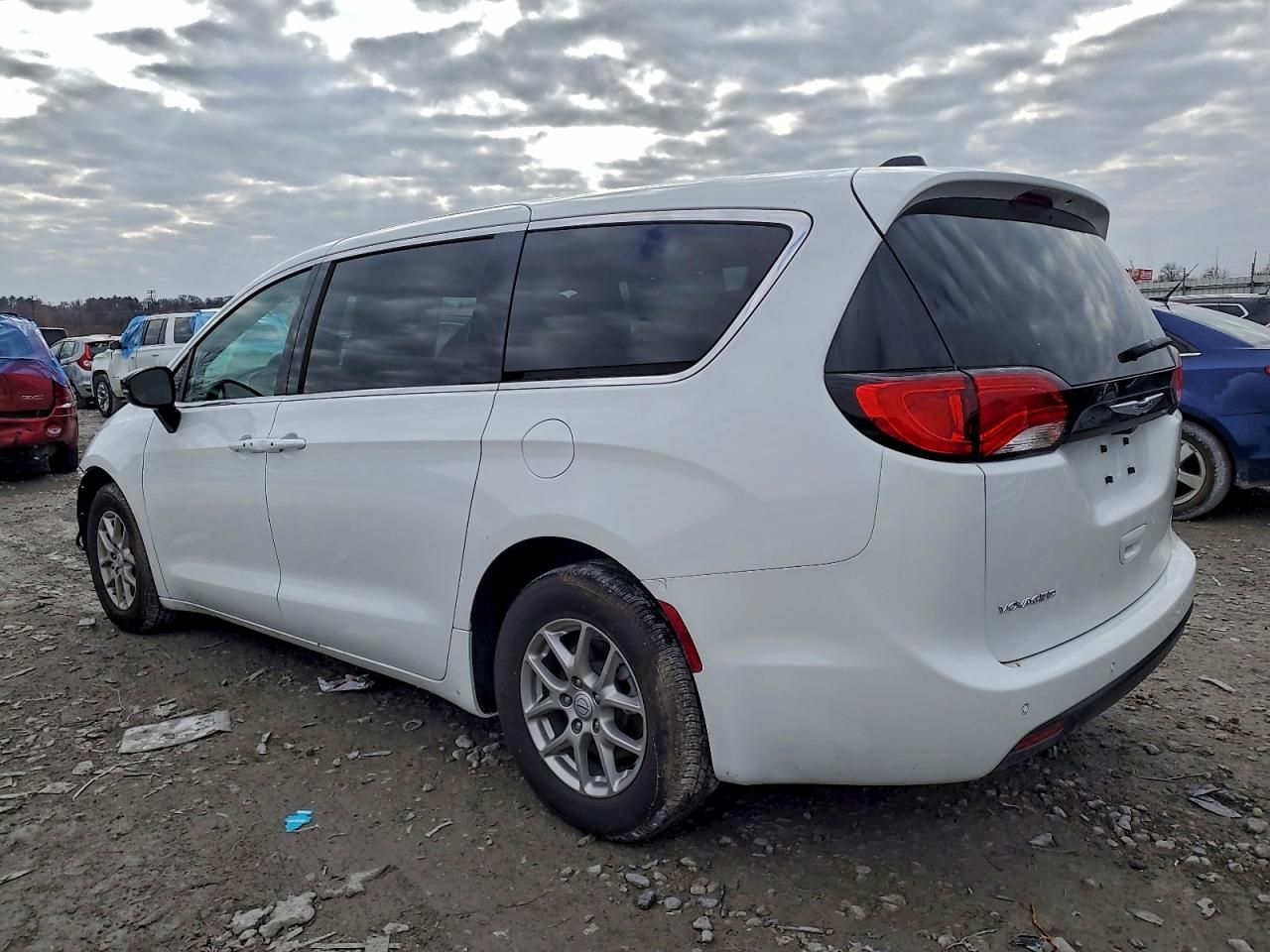 2025 Chrysler Voyager lx