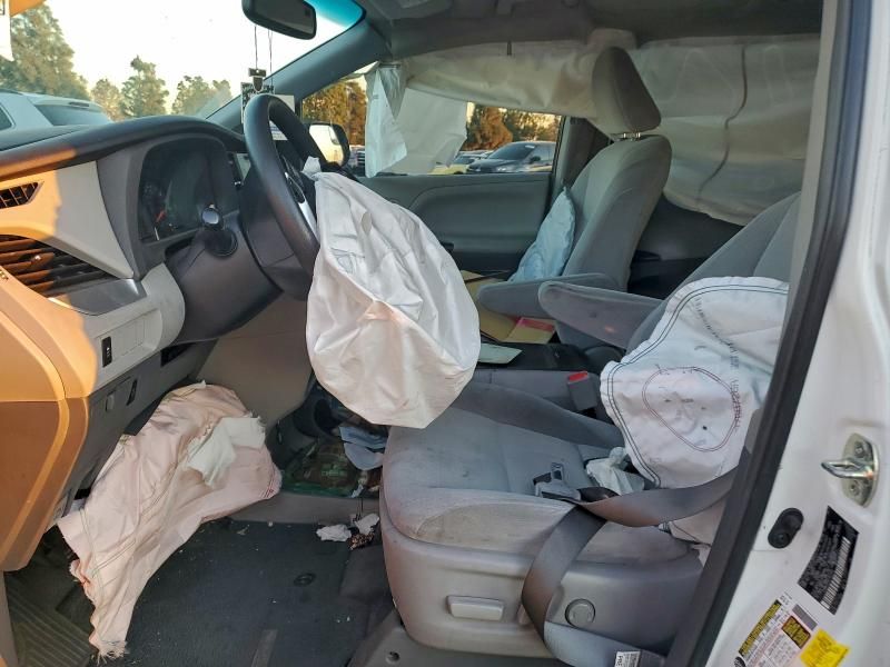 2015 Toyota Sienna le